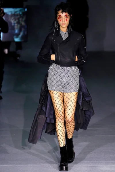 Look 3